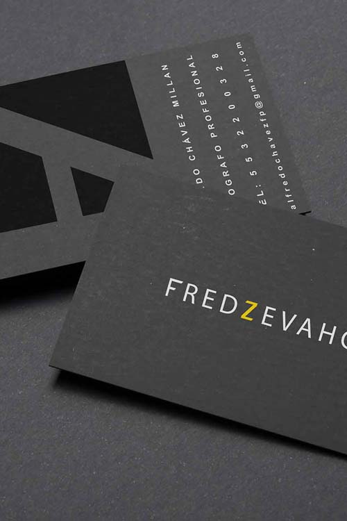 Proyecto de branding con papelería negra premium.
