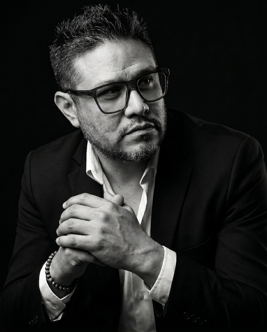 Retrato profesional de Enrique Moreno.